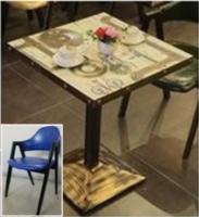 Conjunto de mesa vintage con 2 sillas azules